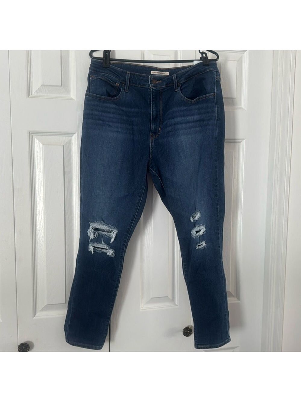 BNWOT Levi Jeans Size 33❤️❤️